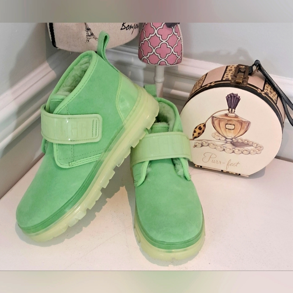 UGG Plush Neumel Clear Parakeet Suede Lime Green Chukka Boots Sz 7 NWOB